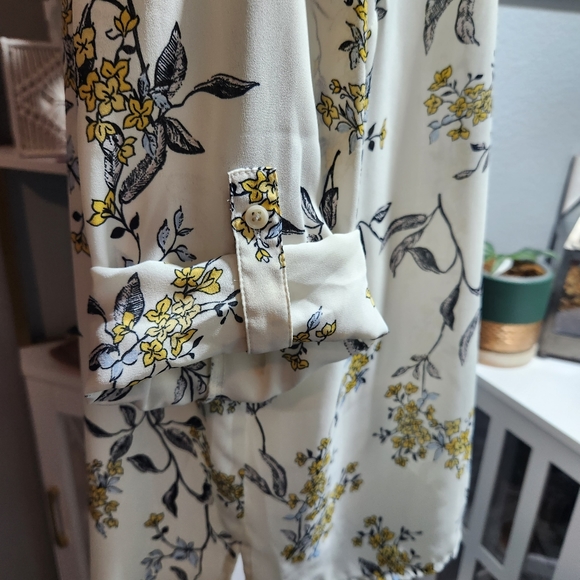 Maurices Floral Blouse - Picture 5 of 8